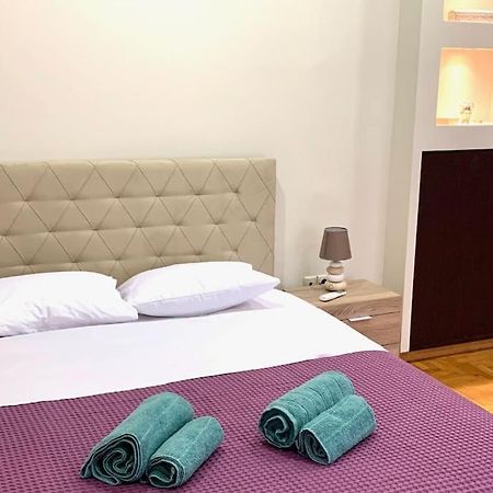 Spacious 4-Bedroom Family Home, 100M From Metro Αθήνα Εξωτερικό φωτογραφία