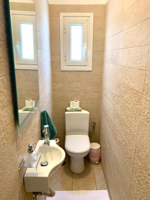 Spacious 4-Bedroom Family Home, 100M From Metro Αθήνα Εξωτερικό φωτογραφία