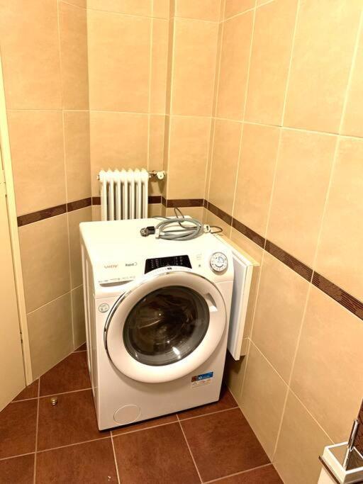 Spacious 4-Bedroom Family Home, 100M From Metro Αθήνα Εξωτερικό φωτογραφία