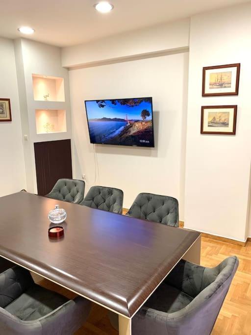 Spacious 4-Bedroom Family Home, 100M From Metro Αθήνα Εξωτερικό φωτογραφία